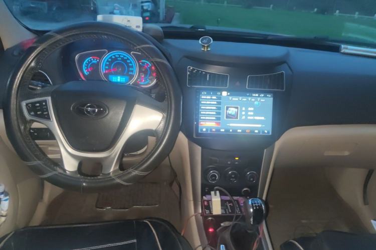 Used Haima S7 2013 2.0L Manual ZhiShang Version Center Console