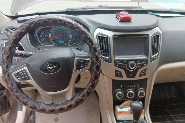 Used Haima S7 2013 2.0L Automatic ZhiShang Version Center Console
