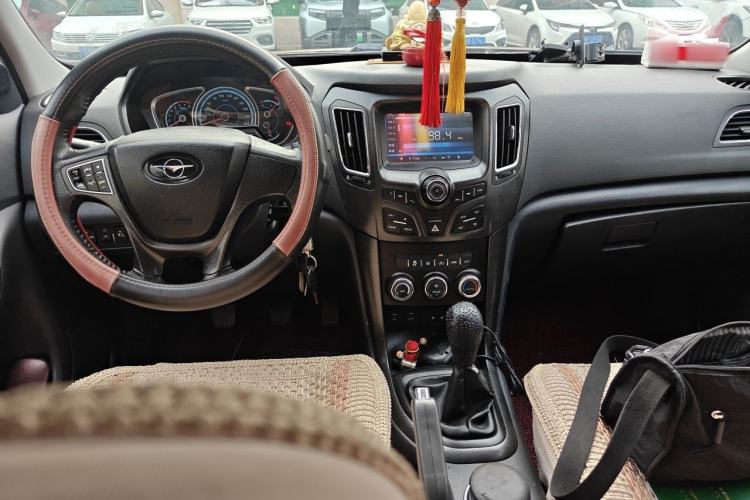 Used Haima S7 2013 2.0L Manual ZhiZhen Version Center Console