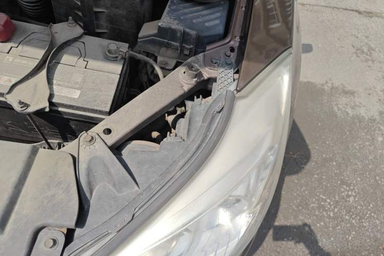 Used Haima S7 2013 2.0L Automatic ZhiShang Version Engine Bay Left