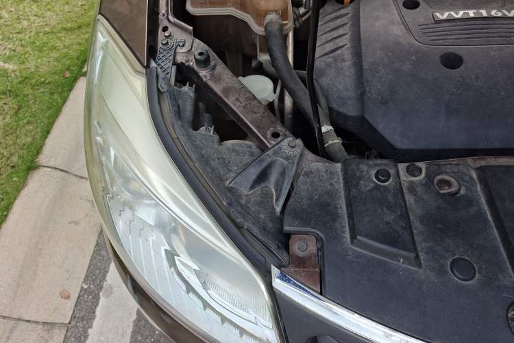 Used Haima S7 2013 2.0L Automatic ZhiShang Version Engine Bay Right