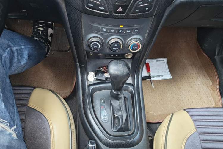 Used Haima S7 2013 2.0L Automatic ZhiZhen Version Gear Lever