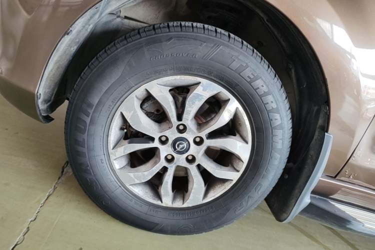 Used Haima S7 2013 2.0L Automatic Smart Enjoyment Version Left Front Wheel Hub