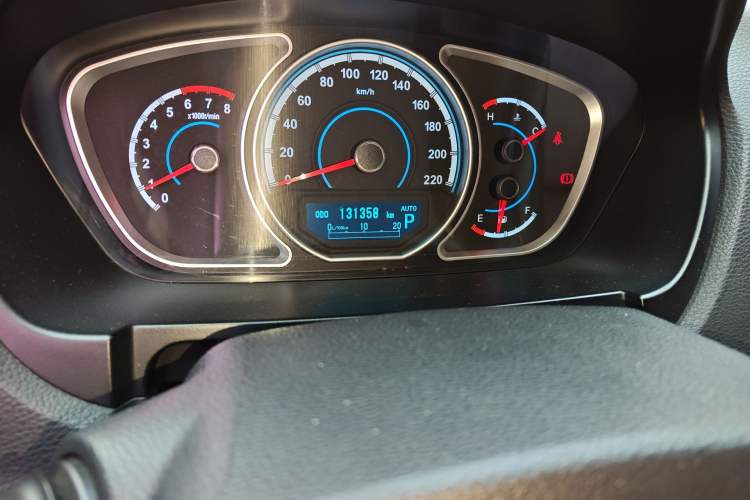 Used Haima S7 2013 2.0L Automatic ZhiShang Version Odometer Close Up