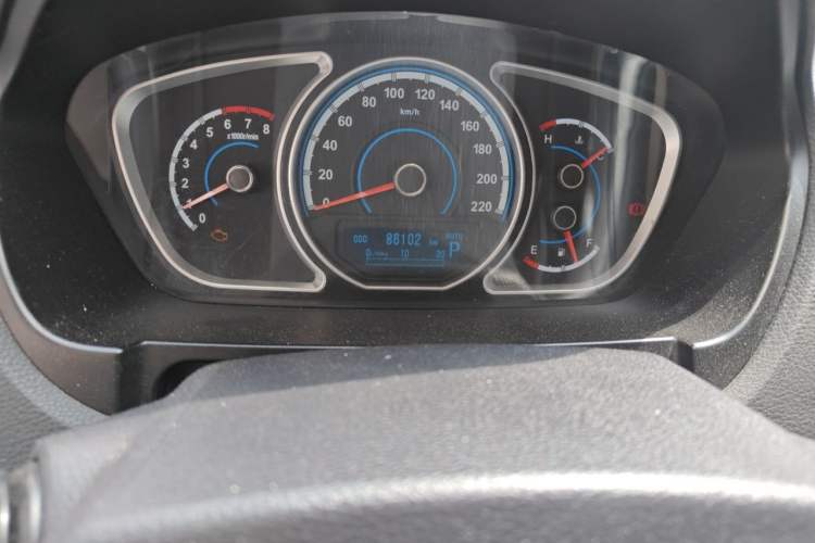Used Haima S7 2013 2.0L Automatic ZhiShang Version Odometer Close Up