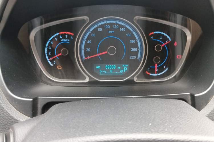 Used Haima S7 2013 2.0L Automatic ZhiShang Version Odometer Close Up