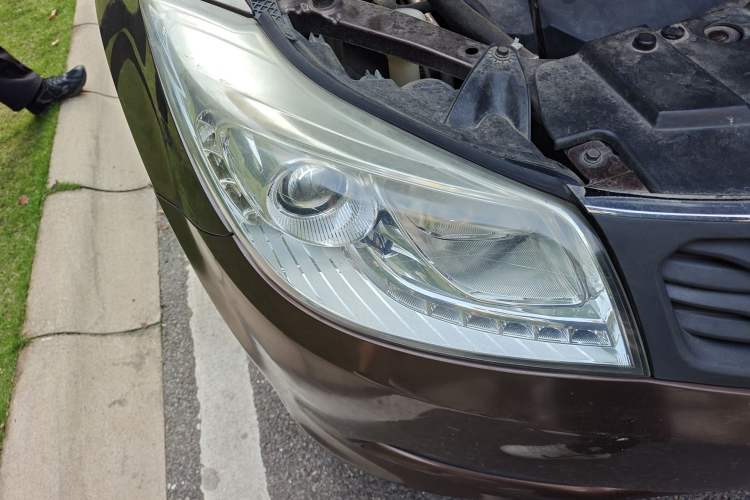 Used Haima S7 2013 2.0L Automatic ZhiShang Version Right Front Headlight