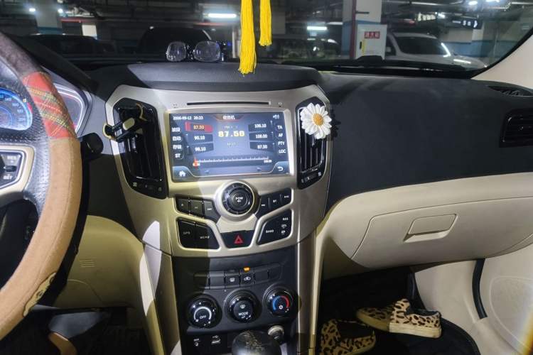 Used Haima S7 2013 2.0L Automatic ZhiShang Version Audio And AC Panel