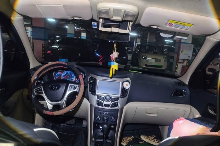 Used Haima S7 2013 2.0L Automatic ZhiShang Version Center Console