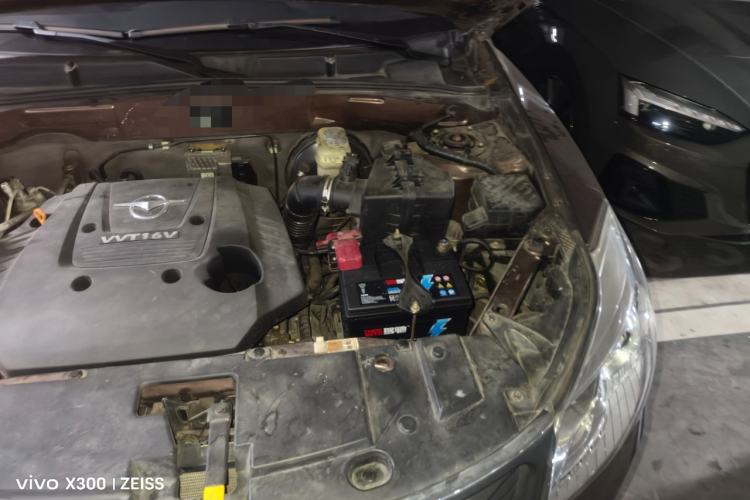 Used Haima S7 2013 2.0L Automatic ZhiShang Version Engine Bay Left