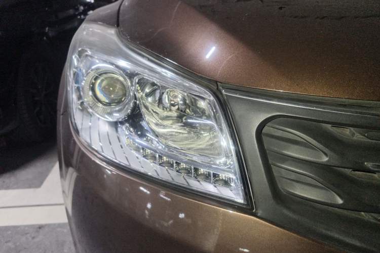 Used Haima S7 2013 2.0L Automatic ZhiShang Version Right Front Headlight