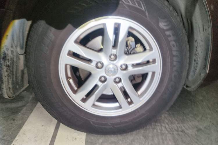 Used Haima S7 2013 2.0L Automatic ZhiShang Version Right Front Wheel Hub