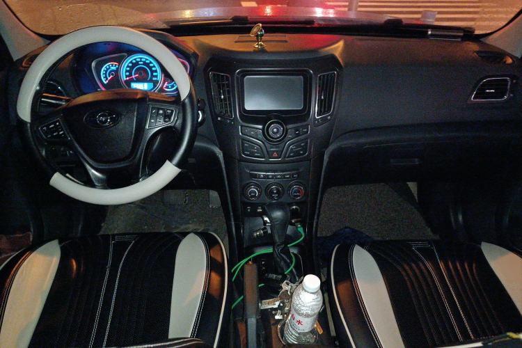 Used Haima S7 2013 2.0L Automatic ZhiZhen Version Center Console