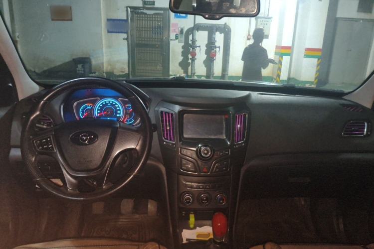 Used Haima S7 2013 2.0L Manual Smart Edition Center Console