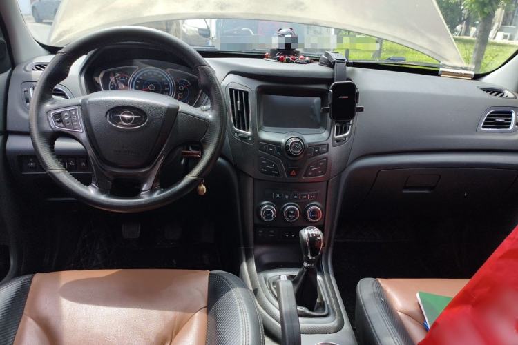 Used Haima S7 2013 2.0L Manual ZhiZhen Version Center Console