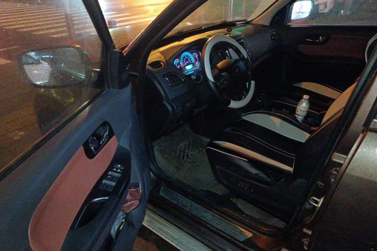Used Haima S7 2013 2.0L Automatic ZhiZhen Version Driver Seat