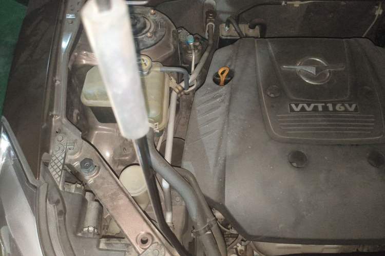 Used Haima S7 2013 2.0L Manual Smart Edition Engine Bay Right