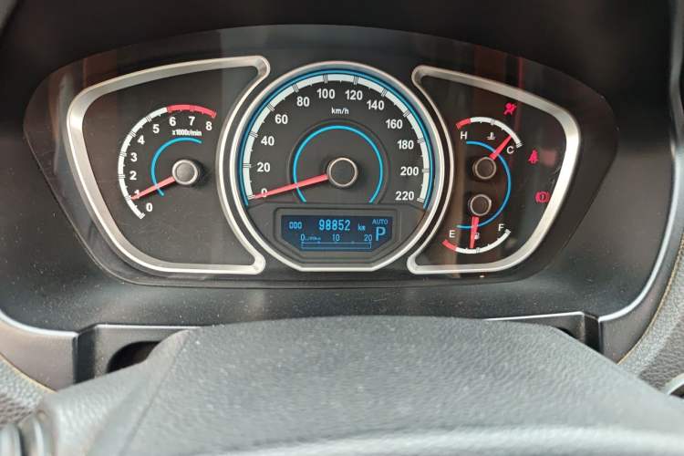 Used Haima S7 2013 2.0L Automatic ZhiZhen Version Odometer Close Up
