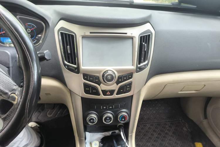 Used Haima S7 2013 2.0L Manual ZhiShang Version Audio And AC Panel