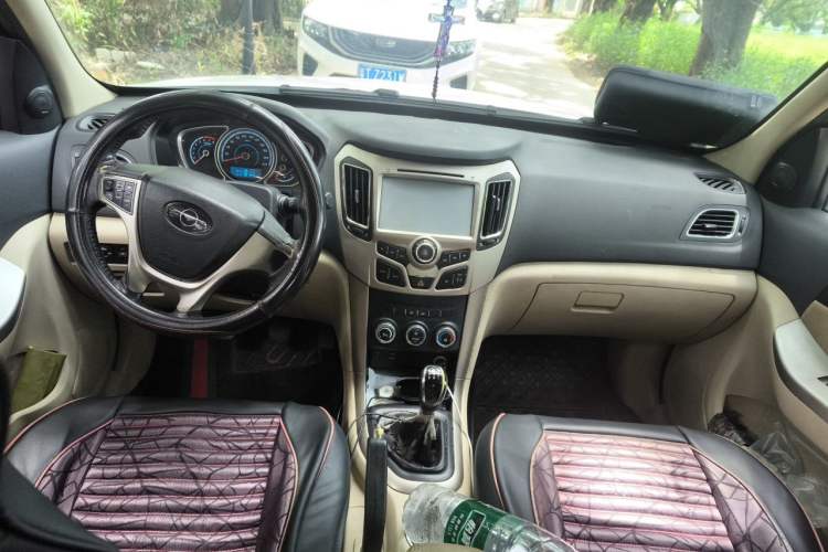 Used Haima S7 2013 2.0L Manual ZhiShang Version Center Console