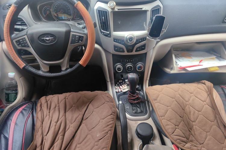 Used Haima S7 2013 2.0L Automatic ZhiShang Version Center Console