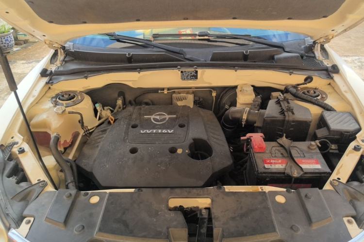 Used Haima S7 2013 2.0L Automatic Smart Enjoyment Version Engine Bay
