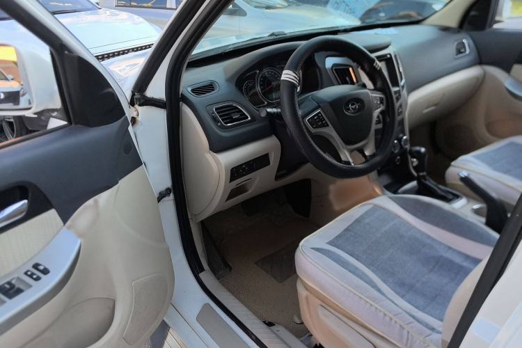 Used Haima S7 2013 2.0L Automatic ZhiShang Version Interior 2