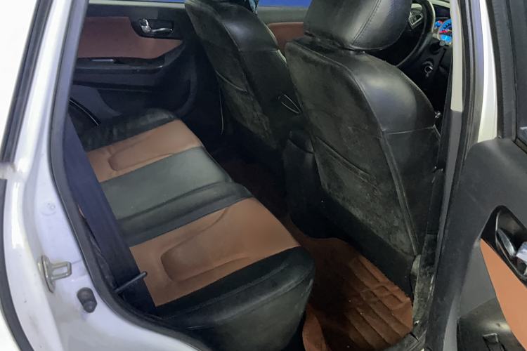 Used Haima S7 2013 2.0L Manual Smart Edition Interior 4