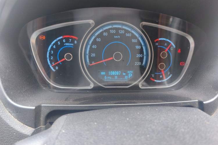 Used Haima S7 2013 2.0L Automatic ZhiShang Version Odometer Close Up