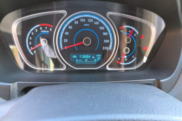 Used Haima S7 2013 2.0L Automatic ZhiShang Version Odometer Close Up