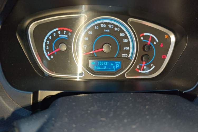 Used Haima S7 2013 2.0L Automatic Smart Enjoyment Version Odometer Close Up