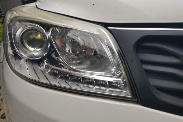 Used Haima S7 2013 2.0L Automatic ZhiShang Version Right Front Headlight