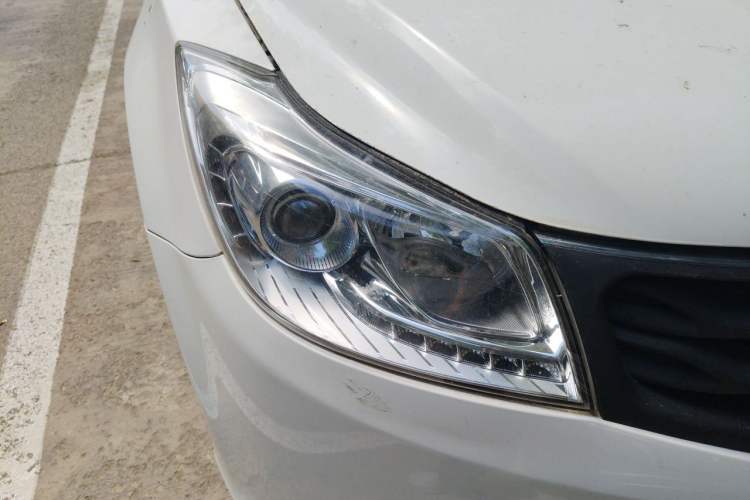 Used Haima S7 2013 2.0L Automatic ZhiZhen Version Right Front Headlight
