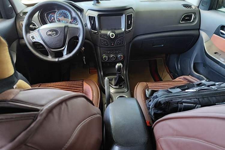 Used Haima S7 2013 2.0L Manual ZhiZhen Version Center Console