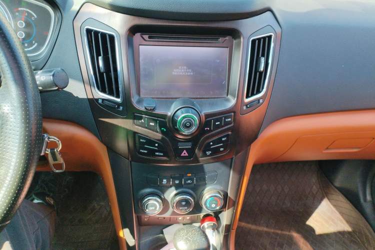 Used Haima S7 2015 Revised 1.8T Automatic Zongcheng Version Audio And AC Panel