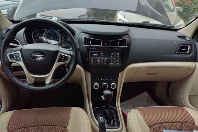 Used Haima S7 2015 2.0L Automatic ZhiShang Version Center Console