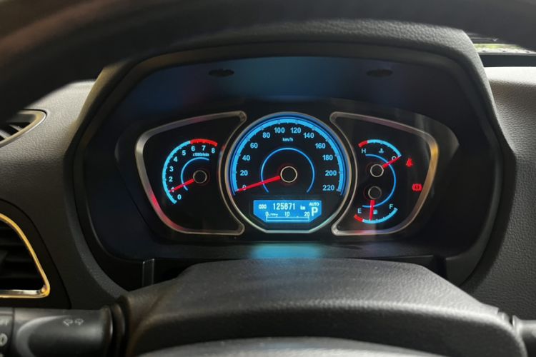 Used Haima S7 2015 Revised Version 2.0L Automatic Zongchi Trim Odometer Close Up