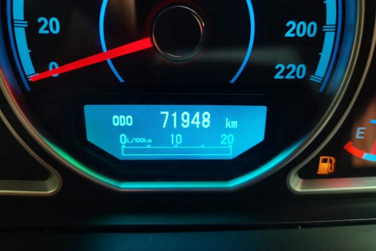 Used Haima S7 2015 Revised Version 2.0L Manual – Zongcheng Edition Odometer Close Up