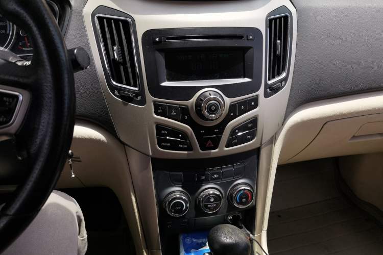 Used Haima S7 2015 2.0L Automatic ZhiShang Version Audio And AC Panel
