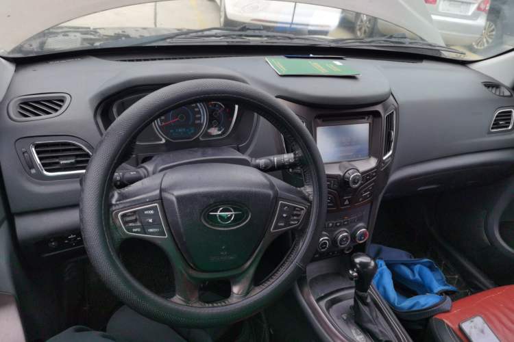 Used Haima S7 2015 Revised 1.8T Automatic Zongcheng Version Center Console