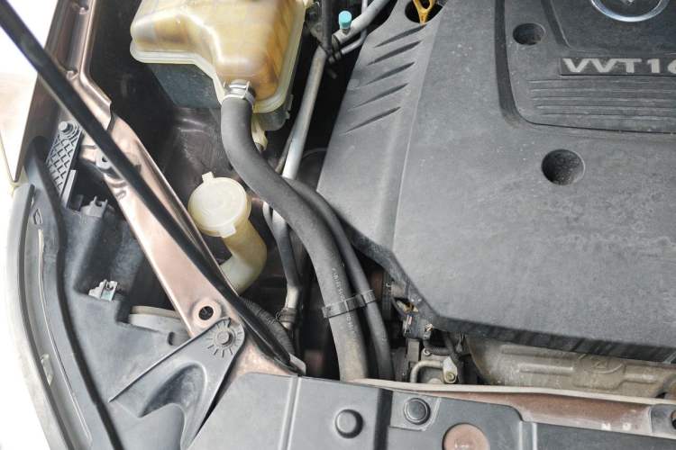 Used Haima S7 2015 2.0L Automatic ZhiShang Version Engine Bay Right