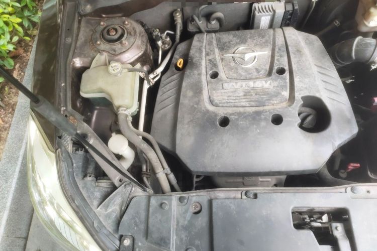 Used Haima S7 2015 2.0L Automatic Smart Enjoyment Version Engine Bay Right