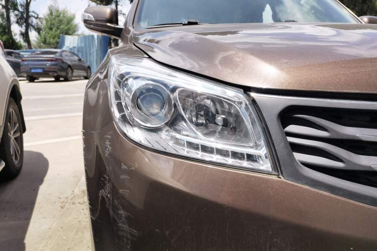 Used Haima S7 2015 2.0L Automatic ZhiShang Version Right Front Headlight