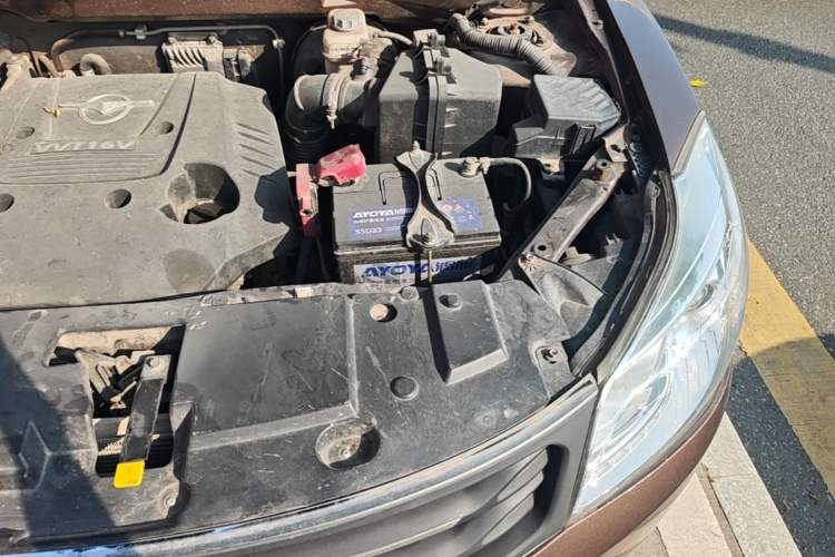Used Haima S7 2015 2.0L Automatic Smart Enjoyment Version Engine Bay Left