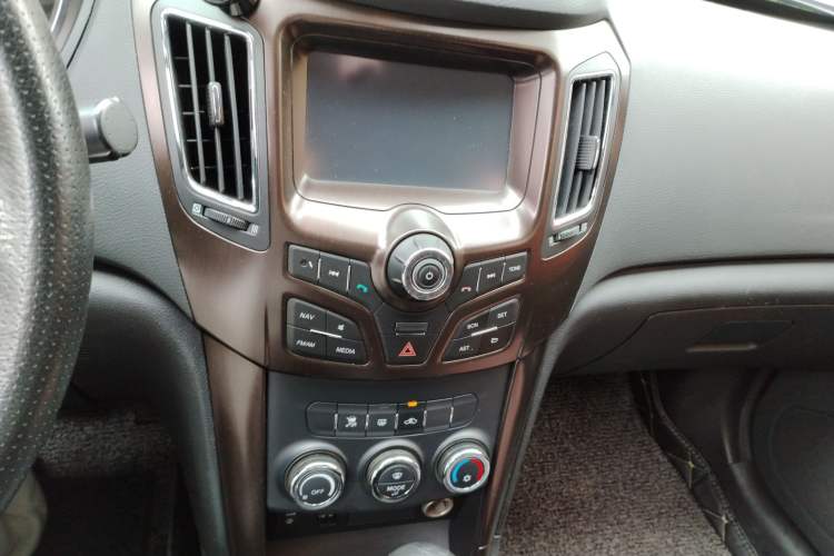 Used Haima S7 2015 2.0L Automatic Smart Enjoyment Version Audio And AC Panel
