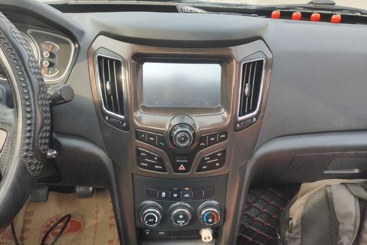 Used Haima S7 2015 Revised Version 2.0L Manual – Zongcheng Edition Audio And AC Panel
