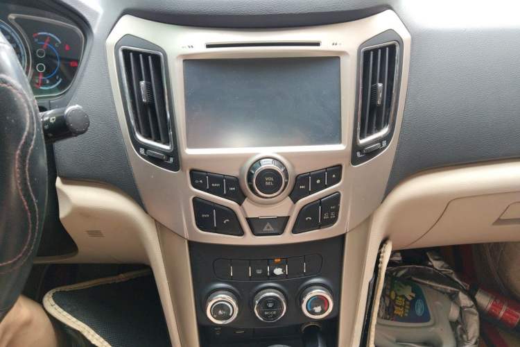Used Haima S7 2015 Revised Version 2.0L Automatic Zongchi Trim Audio And AC Panel