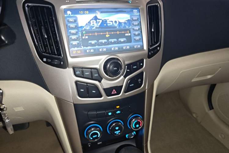 Used Haima S7 2015 2.0L Automatic ZhiShang Version Audio And AC Panel