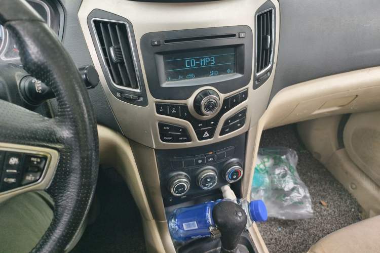 Used Haima S7 2015 2.0L Automatic ZhiShang Version Audio And AC Panel