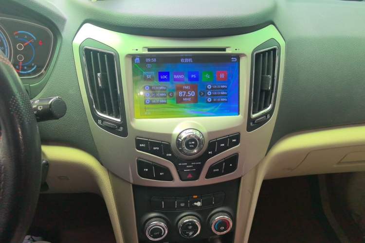 Used Haima S7 2015 Revised Version 2.0L Automatic Zongchi Trim Audio And AC Panel